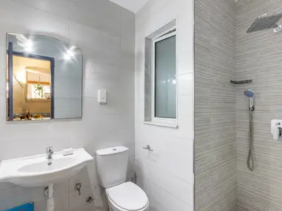 Badezimmer mit Dusche