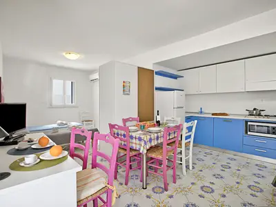 Küche und Essbereich