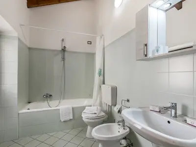 Badezimmer mit Badewanne