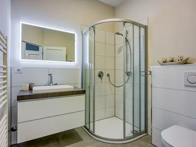 Badezimmer mit Dusche