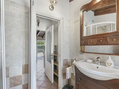 Badezimmer mit Dusche