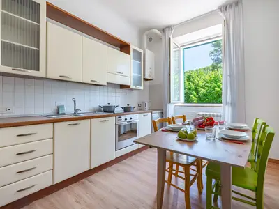 Küche und Essbereich