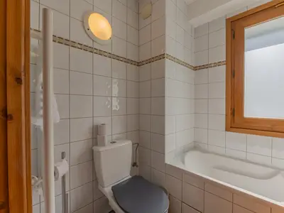 Badezimmer mit Badewanne