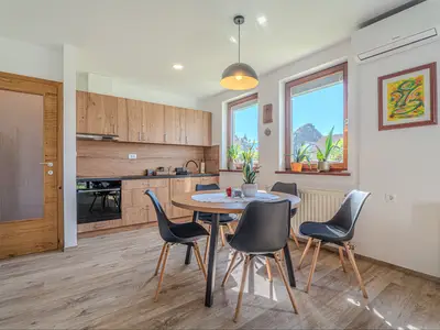 Küche und Essbereich