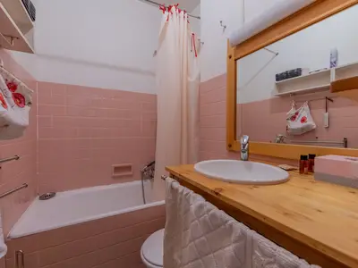 Badezimmer mit Badewanne