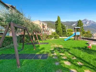 Öffentlicher Spielplatz am See