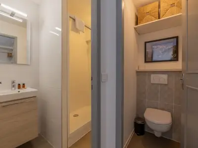 Badezimmer mit Dusche