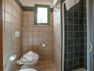 Badezimmer mit Dusche