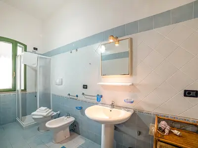 Badezimmer mit Dusche