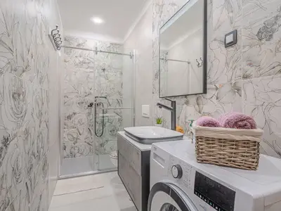 Badezimmer mit Dusche