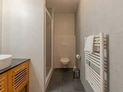 Badezimmer mit Dusche