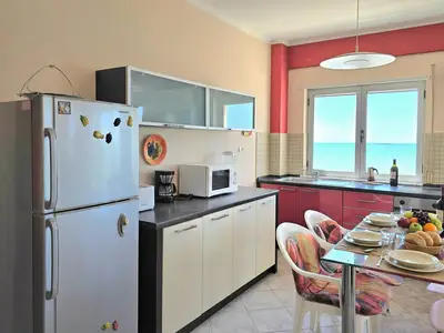 Küche und Essbereich