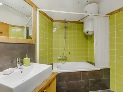 Badezimmer mit Badewanne