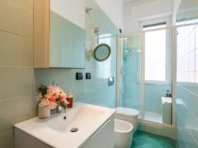 Badezimmer mit Dusche