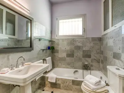 Badezimmer mit Badewanne