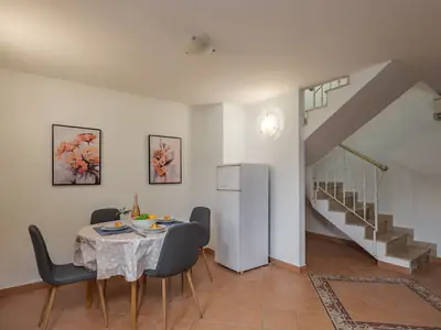 Küche und Essbereich