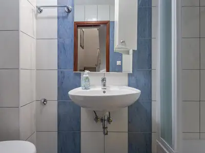 Badezimmer mit Dusche