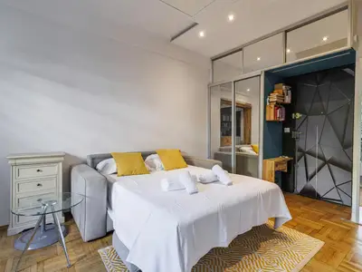 Schlafsofa (Schlafbereich für Studio)