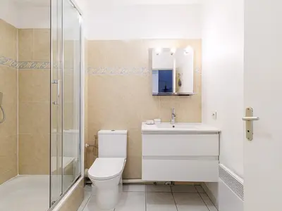 Badezimmer mit Dusche