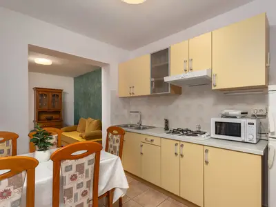 Küche und Essbereich