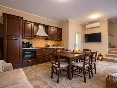 Küche und Essbereich