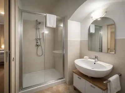 Badezimmer mit Dusche