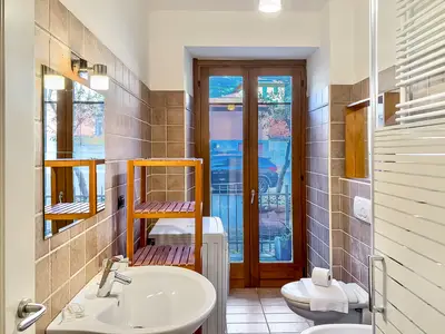 Badezimmer mit Dusche