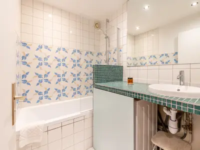 Badezimmer mit Badewanne