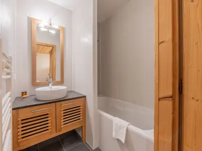 Badezimmer mit Badewanne