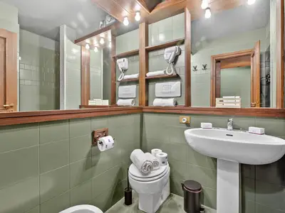 Badezimmer mit Dusche