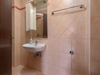 Badezimmer mit Dusche