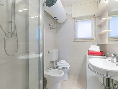 Badezimmer mit Dusche