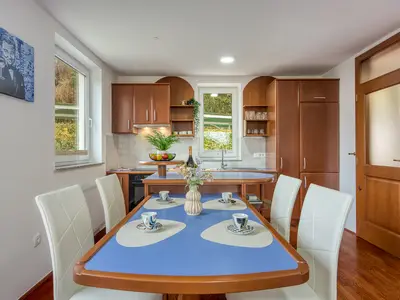 Küche und Essbereich