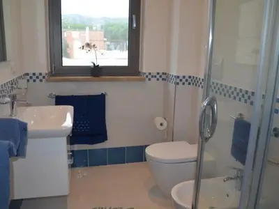 Badezimmer mit Dusche