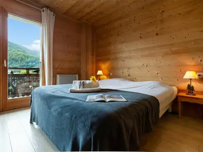 Hauptschlafzimmer mit zweitem Zugang zum Balkon