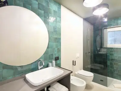 Badezimmer mit Dusche