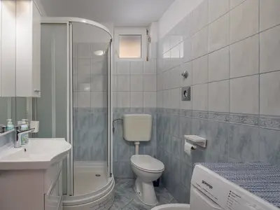 Badezimmer mit Dusche