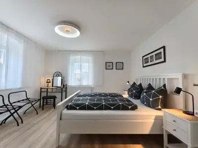 Schlafzimmer 1, Dopp