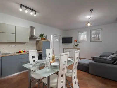 Küche und Essbereich