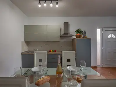 Küche und Essbereich