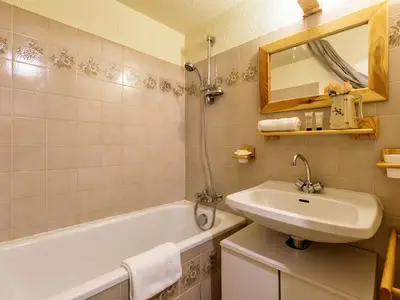 Badezimmer mit Badewanne