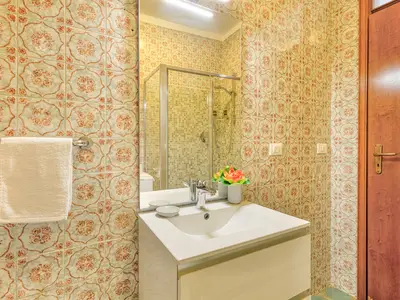 Badezimmer mit Dusche