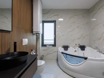 Badezimmer mit Badewanne