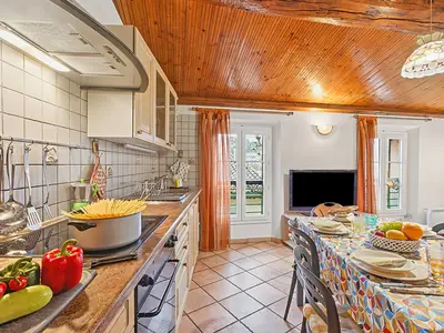 Küche und Essbereich