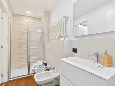 Badezimmer mit Dusche