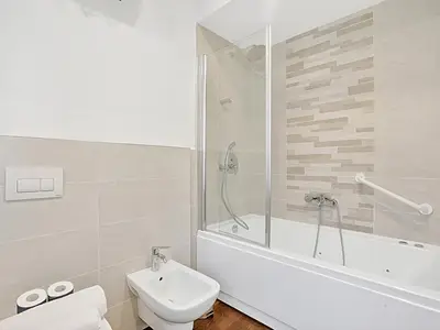 Badezimmer mit Badewanne