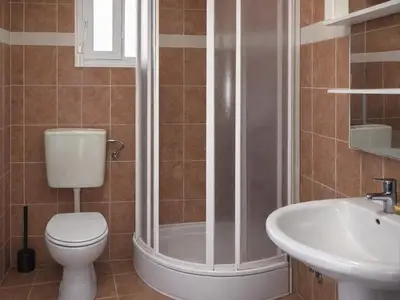 Badezimmer mit Dusche