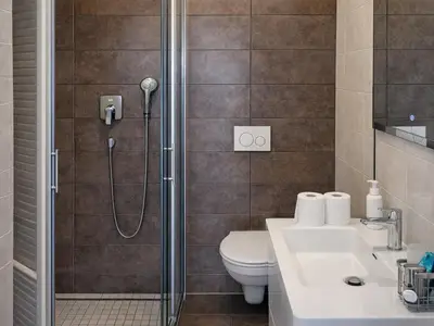 Badezimmer mit Dusche