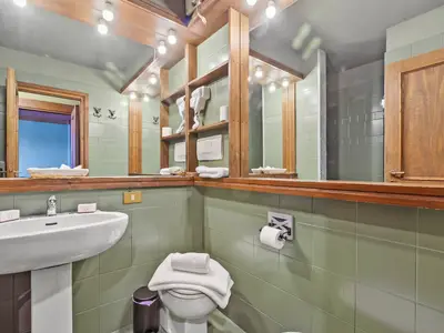 Badezimmer mit Dusche