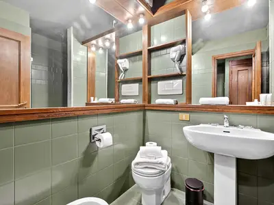 Badezimmer mit Dusche